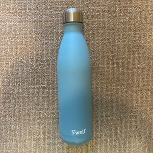 Swell 25 oz Aquamarine water bottle